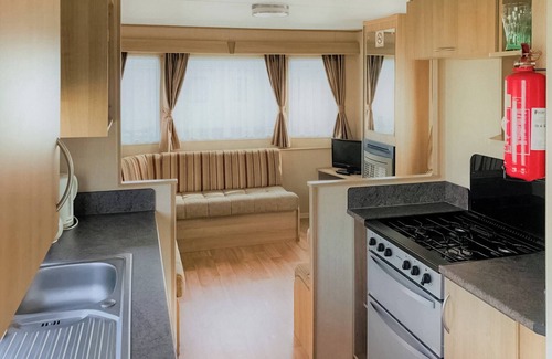 Skegness House | Cozy Caravan with Ocean View and Family-Friendly Amenities
