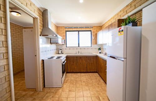 Geraldton Apartment | Cozy Oceanfront Retreat with Child-Friendly Amenities