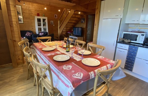Liezey Ski Chalet | Cozy Chalet for 8-10 with Sauna and Great Amenities