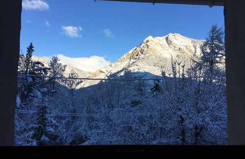 Villars-Colmars Ski Chalet | Cozy Chalet - Perfect Retreat Near Attractions with Pool