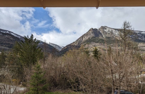Villars-Colmars Ski Chalet | Cozy Chalet - Perfect Retreat Near Attractions with Pool