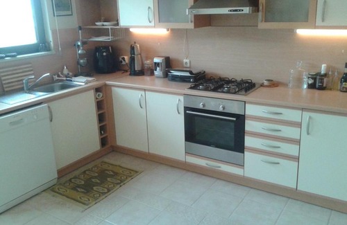 Zekeriyakoy House | Ideal Spot Near Koç University with Breakfast & Pool Access