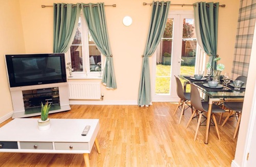 Colchester House | Inviting Stay at Colchester Home - Child Friendly Retreat