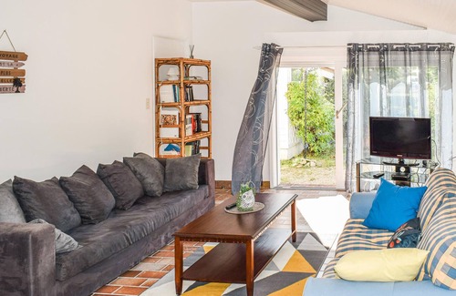 Navarrenx House | Comfortable cottage with large outdoor pool and views of the Pyrenees.