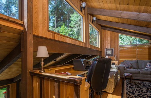 La Conner House | Comfortable Cottage With Western View, Just 3 Miles To Downtime La Conner!