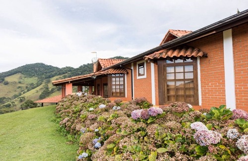 Goncalves House | Inviting Country House Retreat in the Mountains