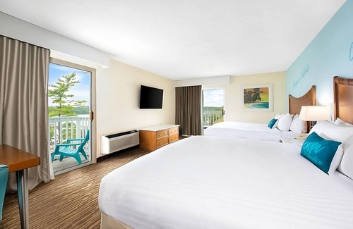 Osage Beach Hotel | Relaxing Country Retreat with Pool & Free Parking