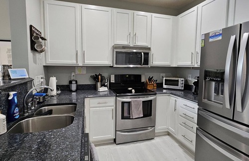 Winston - Salem House | Cozy Ocean View Retreat with Spa & Hot Tub Amenities