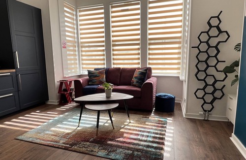 Westcliff-on-Sea Apartment | Cozy Double Room with Family-Friendly Amenities in Westcliff