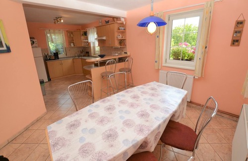 Klokoci House | Guest Rated 10/10: Cozy House with Garden & Family Amenities