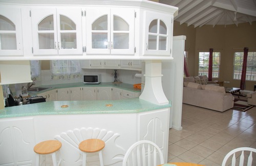Vieux Fort Quarter House | Inviting DIY Island Home with Ocean View and Spa Access