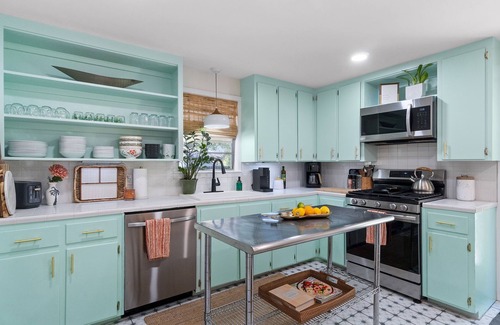 South Pensacola House | Pet-Friendly Cottage in Downtown Pensacola with Outdoor Deck