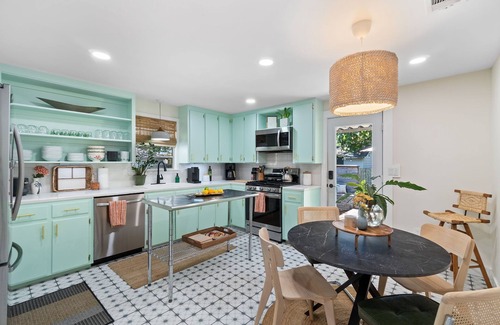 South Pensacola House | Pet-Friendly Cottage in Downtown Pensacola with Outdoor Deck
