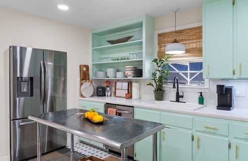 South Pensacola House | Pet-Friendly Cottage in Downtown Pensacola with Outdoor Deck