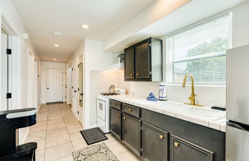 San Jacinto House | Beachside Duplex with Deck & Ocean Views - Rated 9.6/10