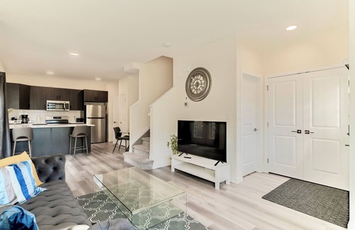 North Central Edmonton House | Inviting Townhouse Perfect for Families in Downtown Edmonton
