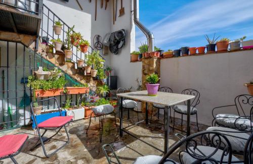 Puebla de Don Rodrigo Villa | Inviting Villa in Puebla de Don Rodrigo with Private Pool