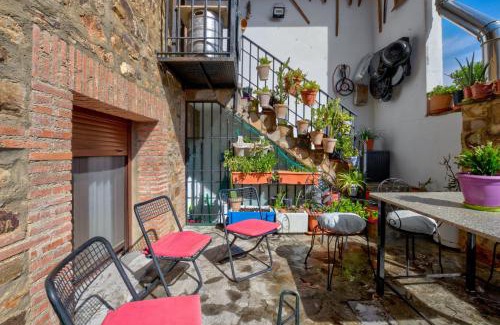 Puebla de Don Rodrigo Villa | Inviting Villa in Puebla de Don Rodrigo with Private Pool