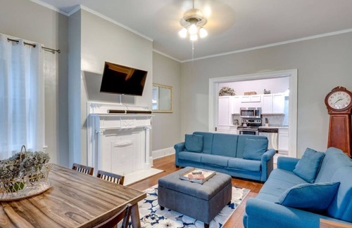 Historic Downtown Savannah Apartment | Relaxing 2BR Retreat in Historic Downtown with Ocean Views