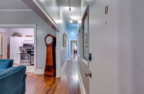 Historic Downtown Savannah Apartment | Relaxing 2BR Retreat in Historic Downtown with Ocean Views