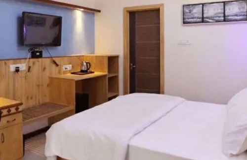 Cheyyur Hotel | Relaxing Executive Suites with Pool and Kitchen Amenities
