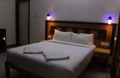 Cheyyur Hotel | Relaxing Executive Suites with Pool and Kitchen Amenities