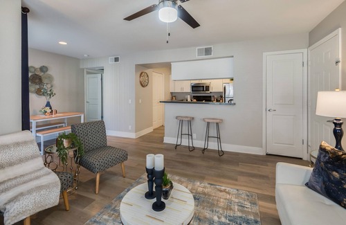 Roseville Apartment | Inviting Extended Stay Retreat with Pool in Roseville