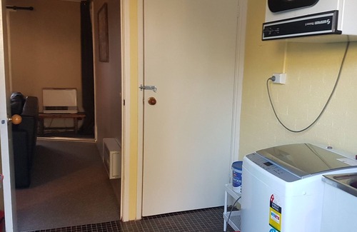 Berridale House | Family-Friendly Snow Getaway with Kitchen – Rated 9.8/10!