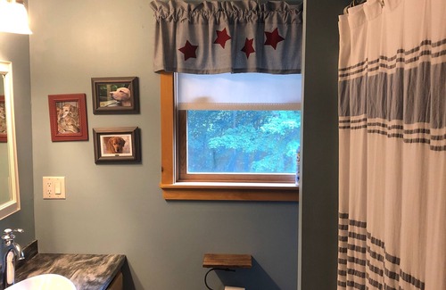 North Conway Cabin | Ideal Family Retreat with Pool and Ocean View in White Mountains