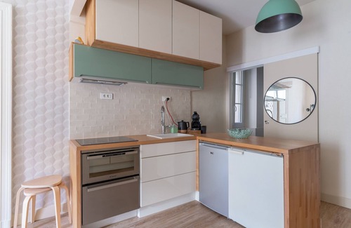 Decre-Cathedrale Apartment | Cozy Flat in Central Nantes with Child-Friendly Amenities