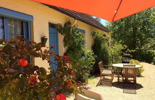 Calviac-en-Perigord Cottage | Cozy Cottage Retreat with Pool Near Sarlat - Perfect for Families