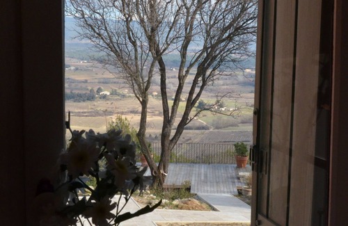 Mormoiron Apartment | Cozy Gite with Pool and Garden Views in Idyllic Countryside