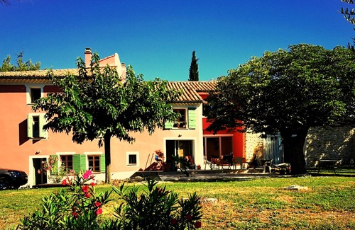 Mormoiron Apartment | Cozy Gite with Pool and Garden Views in Idyllic Countryside