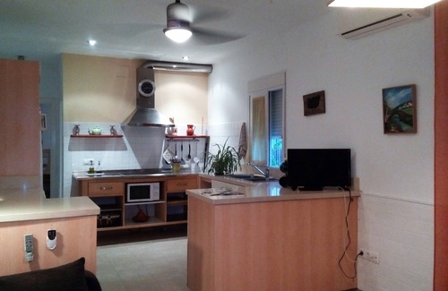 Santa Marina Apartment | Cozy Ground Floor Retreat in Old Helmet with Parking