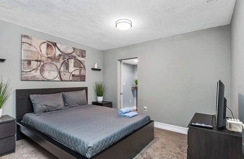 Safety Harbor House | Inviting Guest Suite with Pool and Breakfast in Clearwater