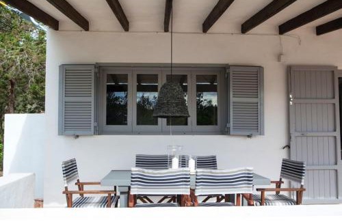 Es Cap de Barbaria House | Family-Friendly 3-Bedroom House with Garden near Formentera