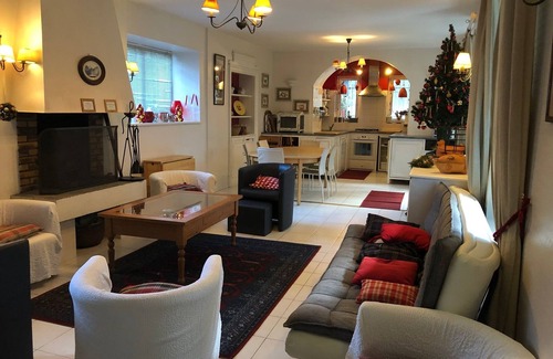 Bagneres-de-Luchon Villa | City-Center Retreat with Garden & Top-Rated Amenities