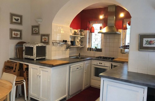 Bagneres-de-Luchon Villa | City-Center Retreat with Garden & Top-Rated Amenities