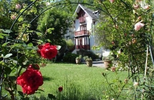 Bagneres-de-Luchon Villa | City-Center Retreat with Garden & Top-Rated Amenities