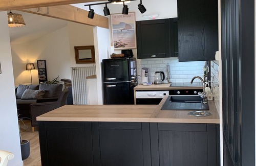 La Teste-de-Buch House | Inviting Retreat Near Dune du Pyla with Ocean Views