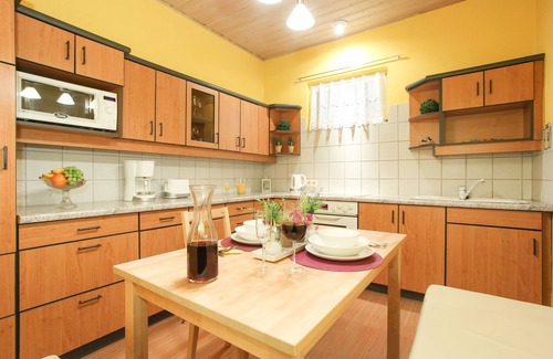 Matzleinsdorf Apartment | Inviting Holiday Apartment with Spa and Breakfast Access