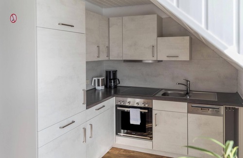 Salem Apartment | Top-Rated Apartment “Baur Nr. 1” near Salem Castle with Wi-Fi