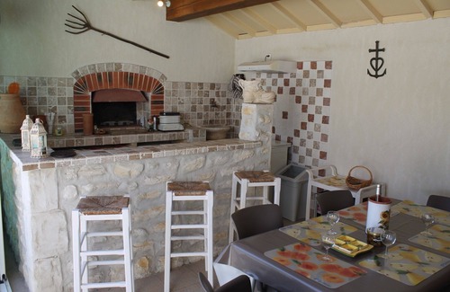 Maillane House | Cozy Holiday Home with Pool in the Heart of Maillane