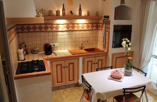 Maillane House | Cozy Holiday Home with Pool in the Heart of Maillane