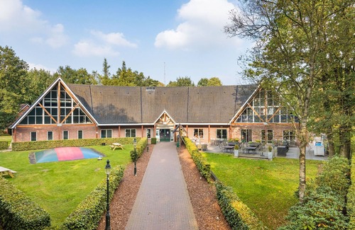 Hooghalen House | Inviting Holiday Home with Dishwasher in Nature Reserve