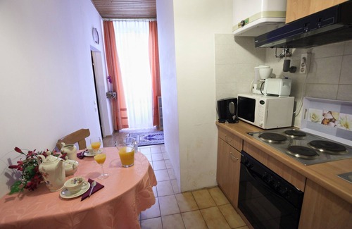 Matzleinsdorf Apartment | Cozy Holiday Studio Apartment #5 Near Belvedere with Spa