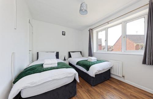 Greenhithe House | Family-Friendly Retreat in Kent with Convenient Parking