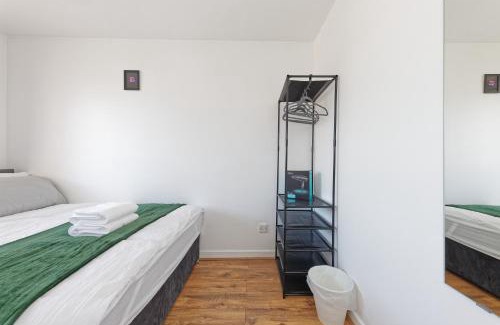 Greenhithe House | Family-Friendly Retreat in Kent with Convenient Parking