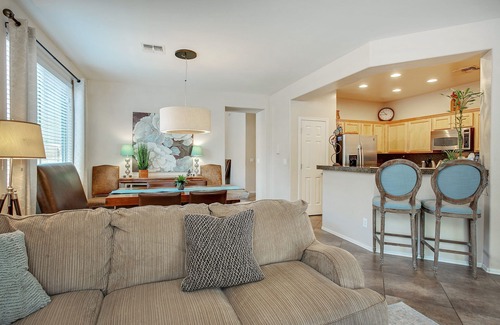 Anthem House | Cozy Retreat Between Phoenix and Anthem with Lake View Pool