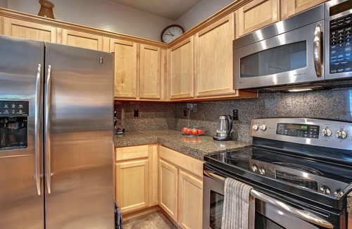 Anthem House | Cozy Retreat Between Phoenix and Anthem with Lake View Pool